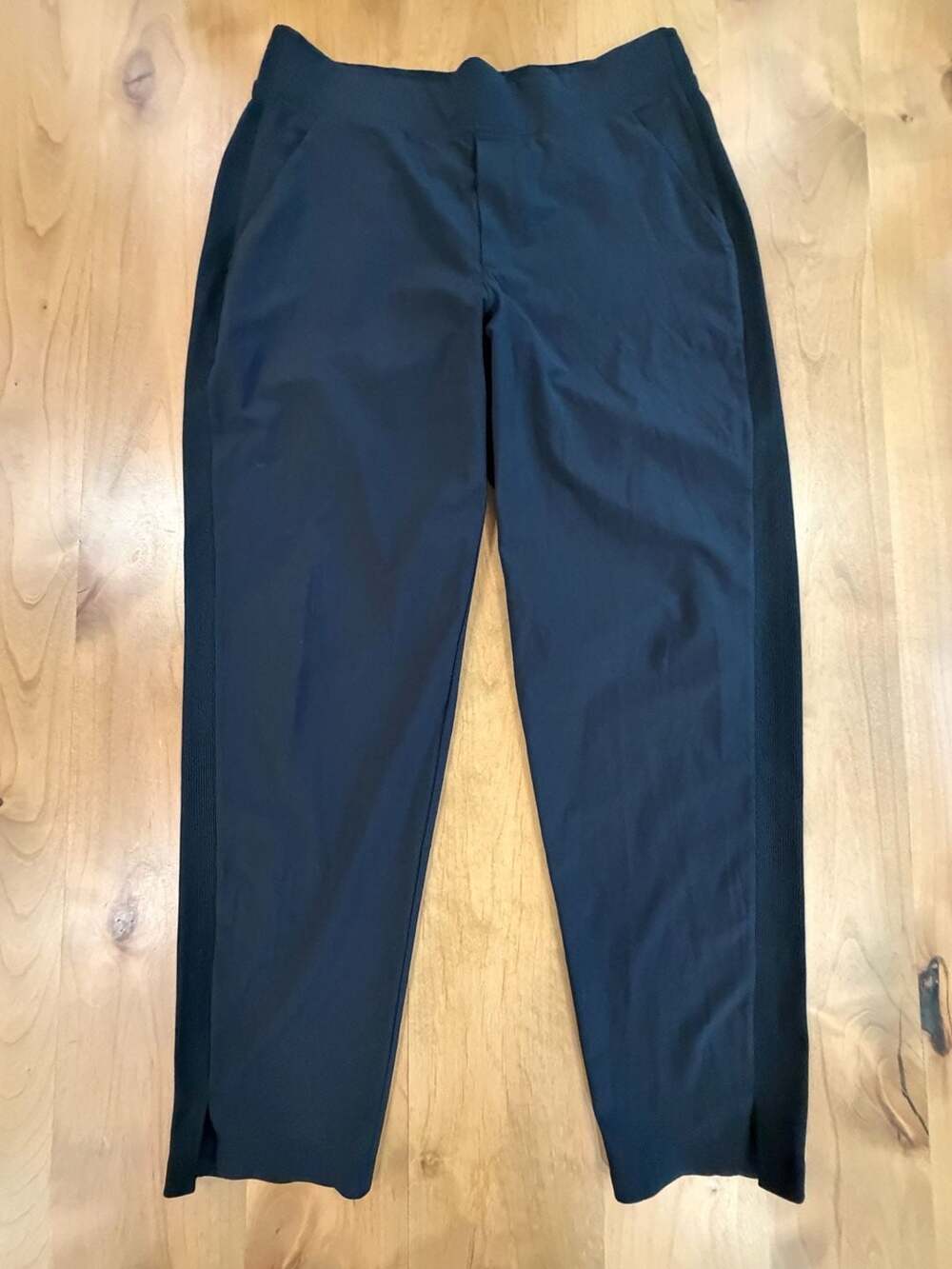 Athleta Brooklyn Ankle Pant Black Quick Dry Featherweight Side Stripe Sz 8